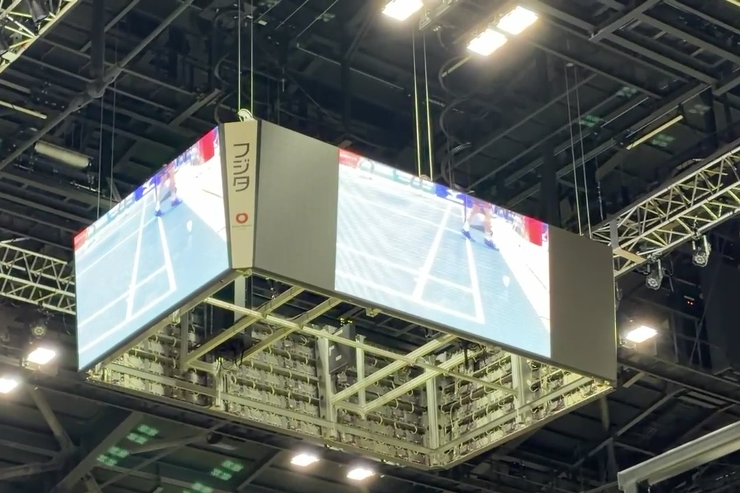 会場LEDビジョンにリプレイ映像を出力している様子